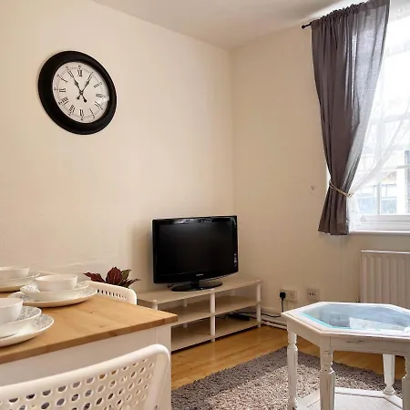 Apartment Lisa's Place Near Kings Cross - 2 Double Beds, 1 Sofa Bed, Great Location, Ideal For Families *