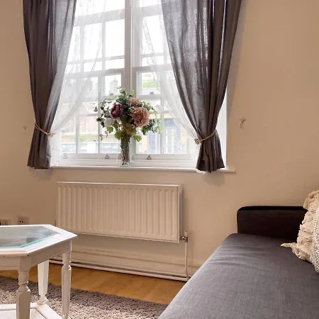 Lisa's Place Near Kings Cross - 2 Double Beds, 1 Sofa Bed, Great Location, Ideal For Families Apartment London