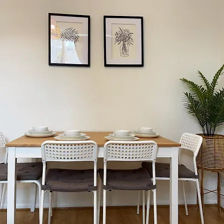 Lisa's Place Near Kings Cross - 2 Double Beds, 1 Sofa Bed, Great Location, Ideal For Families * London