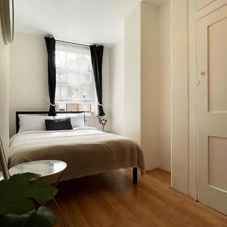 Lisa's Place Near Kings Cross - 2 Double Beds, 1 Sofa Bed, Great Location, Ideal For Families *