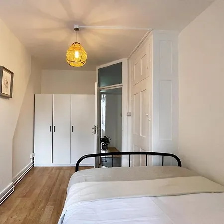 Apartment Lisa's Place Near Kings Cross - 2 Double Beds, 1 Sofa Bed, Great Location, Ideal For Families *