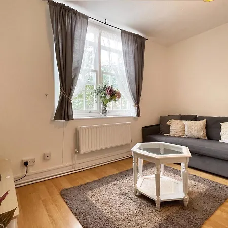Lisa's Place Near Kings Cross - 2 Double Beds, 1 Sofa Bed, Great Location, Ideal For Families Apartment London