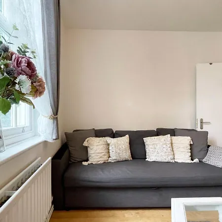 Apartment Lisa's Place Near Kings Cross - 2 Double Beds, 1 Sofa Bed, Great Location, Ideal For Families