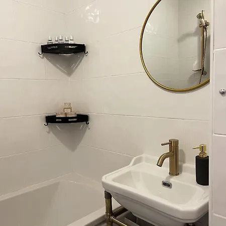 Apartment Lisa's Place Near Kings Cross - 2 Double Beds, 1 Sofa Bed, Great Location, Ideal For Families *