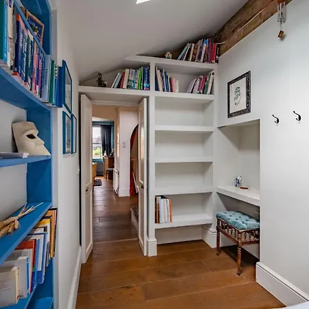 Charming With Roof Terrace In East By Underthedoormat * London
