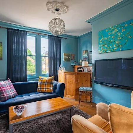 Charming With Roof Terrace In East By Underthedoormat London