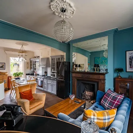 Holiday home Charming With Roof Terrace In East By Underthedoormat *