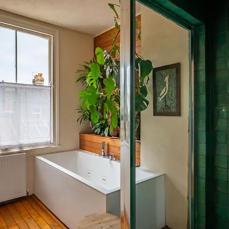 Holiday home Charming With Roof Terrace In East By Underthedoormat London