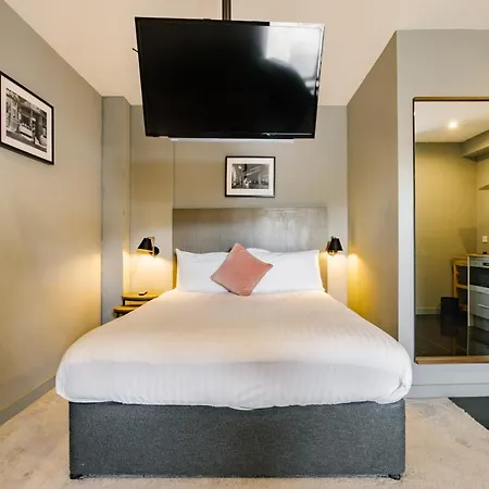 Towerbridge64 Hotel