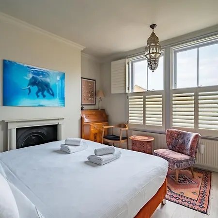 Charming With Roof Terrace In East By Underthedoormat Holiday home