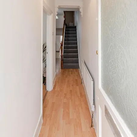 Cheerful 4 Bedrooms 8 Mn To Train Station Сasa de vacaciones Plumstead (Greater London)