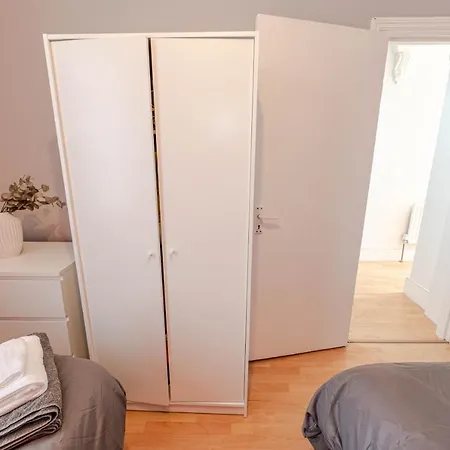 Cheerful 4 Bedrooms 8 Mn To Train Station *