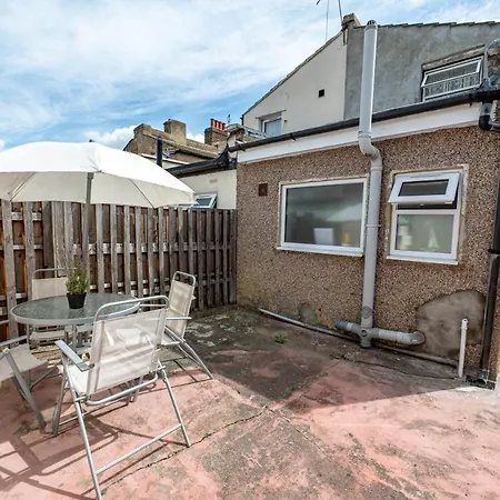 Cheerful 4 Bedrooms 8 Mn To Train Station * Plumstead (Greater London)