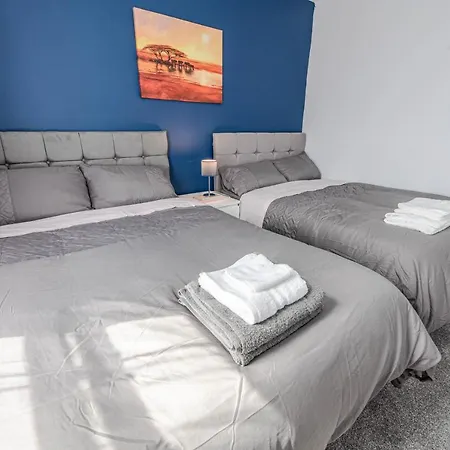 Cheerful 4 Bedrooms 8 Mn To Train Station Сasa de vacaciones *