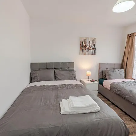 Сasa de vacaciones Cheerful 4 Bedrooms 8 Mn To Train Station *