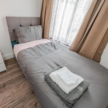 Сasa de vacaciones Cheerful 4 Bedrooms 8 Mn To Train Station *