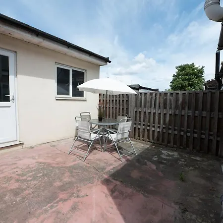 Сasa de vacaciones Cheerful 4 Bedrooms 8 Mn To Train Station *