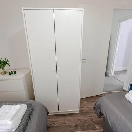 Cheerful 4 Bedrooms 8 Mn To Train Station * Plumstead (Greater London)
