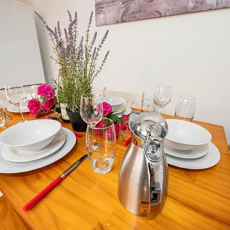 Сasa de vacaciones Cheerful 4 Bedrooms 8 Mn To Train Station *
