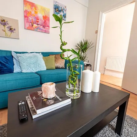 Cheerful 4 Bedrooms 8 Mn To Train Station Plumstead (Greater London)
