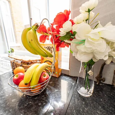 Сasa de vacaciones Cheerful 4 Bedrooms 8 Mn To Train Station