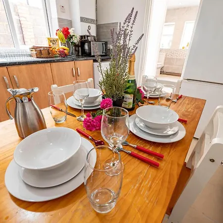 Сasa de vacaciones Cheerful 4 Bedrooms 8 Mn To Train Station