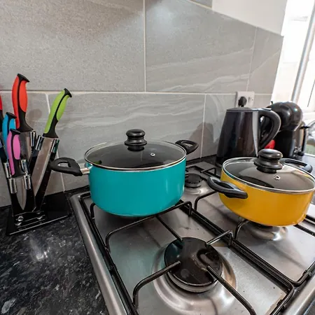 Cheerful 4 Bedrooms 8 Mn To Train Station * Plumstead (Greater London)