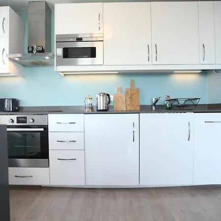 Lovely Two Bedroom In Old Street Apartment *