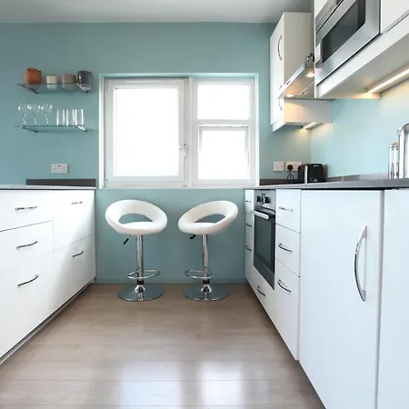 Lovely Two Bedroom In Old Street * London