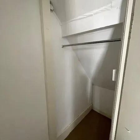 Private Guest In Tooting * London