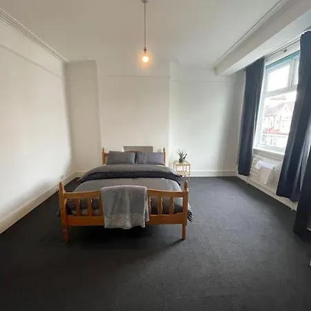 Private Guest In Tooting London