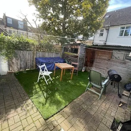 Private Guest In Tooting London