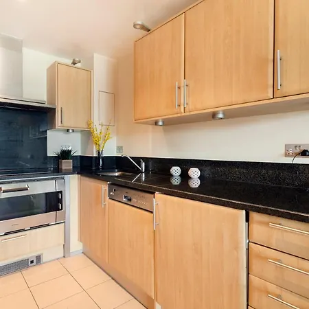 Apartment Beautiful River View Close To Eye London