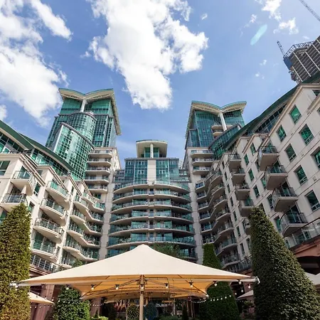 Beautiful River View Close To Eye Apartment London