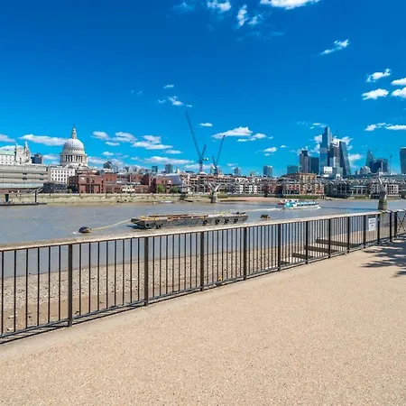 Altido 2-bed Flat W/ Thames View * London