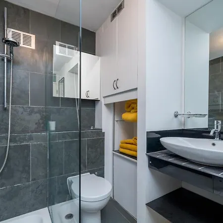 Altido 2-bed Flat W/ Thames View Apartment London