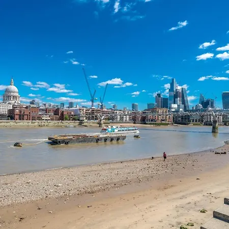 Altido 2-bed Flat W/ Thames View * London