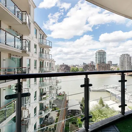 Beautiful River View Close To Eye * London
