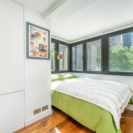Altido 2-bed Flat W/ Thames View