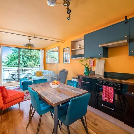 Apartment Altido 2-bed Flat W/ Thames View London