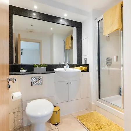 Apartment Beautiful River View Close To Eye London