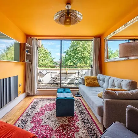 Altido 2-bed Flat W/ Thames View * London