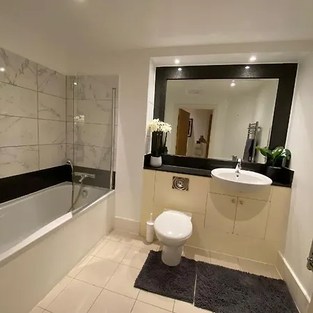 Fabulous 2 Bed In Vauxhall Apartment *