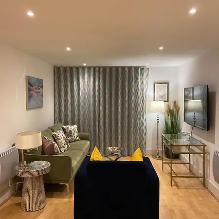 Fabulous 2 Bed In Vauxhall Apartment London