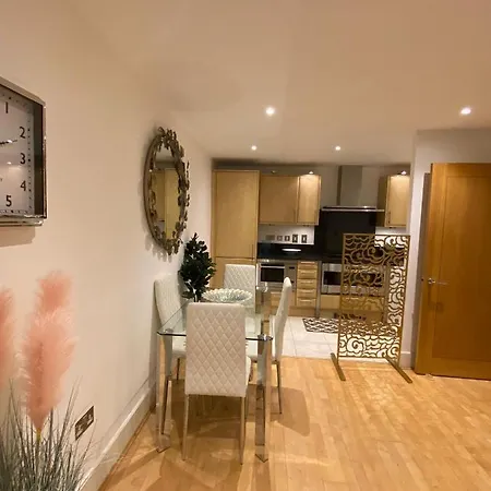 Fabulous 2 Bed In Vauxhall Apartment *