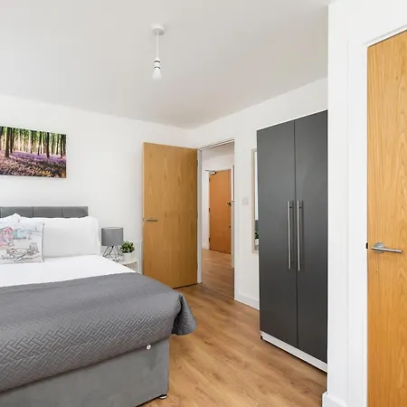Skyvillion - 4 Bed Luxury With Balcony & Parking