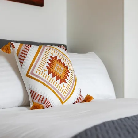 Skyvillion - 4 Bed Luxury With Balcony & Parking * Enfield