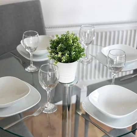 Skyvillion - 4 Bed Luxury With Balcony & Parking Apartment *