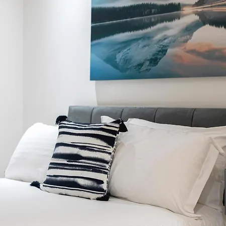 Skyvillion - 4 Bed Luxury With Balcony & Parking *