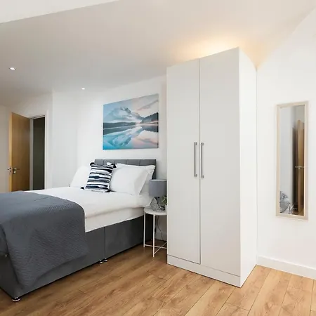 Skyvillion - 4 Bed Luxury With Balcony & Parking